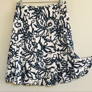 TALBOTS PETITES WHITE & BLUE FLORAL SKIRT Cotton